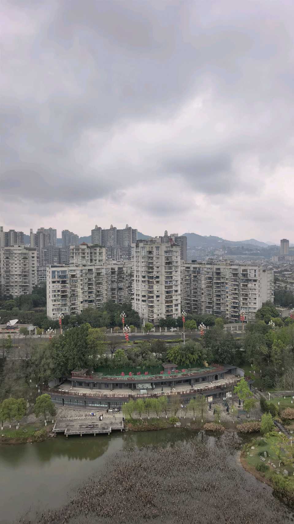 【旅游天地•南充1】张富贵：与南充战友登清晖阁游市府广场感怀（组诗5首）北京头条•西安头条•都市头条发布！（图18）
