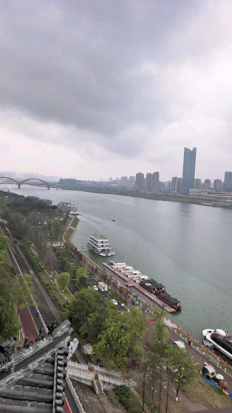 【旅游天地•南充1】张富贵：与南充战友登清晖阁游市府广场感怀（组诗5首）北京头条•西安头条•都市头条发布！（图16）