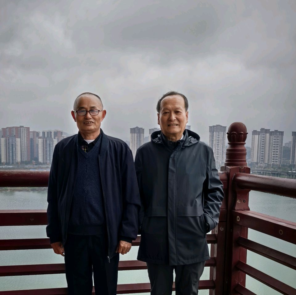 【旅游天地•南充1】张富贵：与南充战友登清晖阁游市府广场感怀（组诗5首）北京头条•西安头条•都市头条发布！（图24）