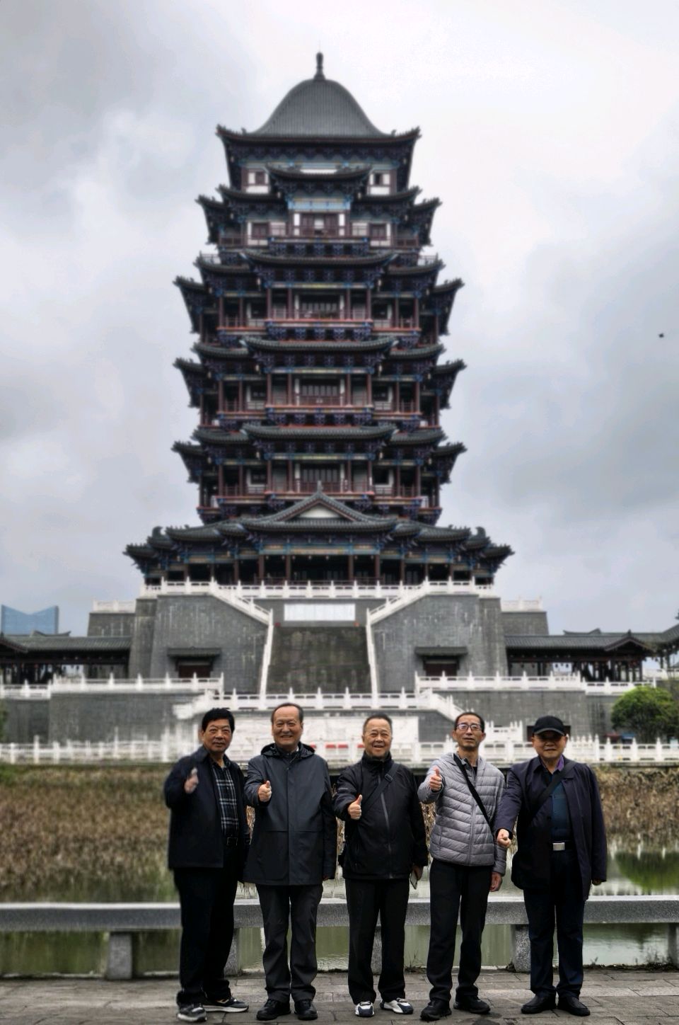 【旅游天地•南充1】张富贵：与南充战友登清晖阁游市府广场感怀（组诗5首）北京头条•西安头条•都市头条发布！（图10）