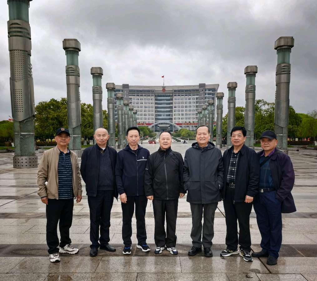 【旅游天地•南充1】张富贵：与南充战友登清晖阁游市府广场感怀（组诗5首）北京头条•西安头条•都市头条发布！（图35）