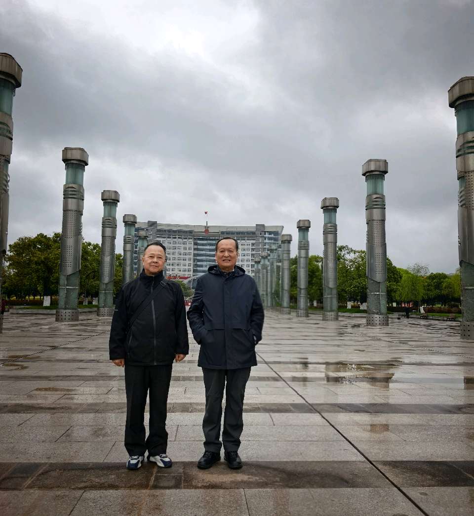 【旅游天地•南充1】张富贵：与南充战友登清晖阁游市府广场感怀（组诗5首）北京头条•西安头条•都市头条发布！（图33）