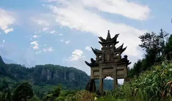 “利川杨歌”的文学写作特色和成就(作者/AI)/《成长路上的学习觉醒:每个阶段都是顿悟的开始》(作者/杨歌)……莲叶之珠文学社(图4)