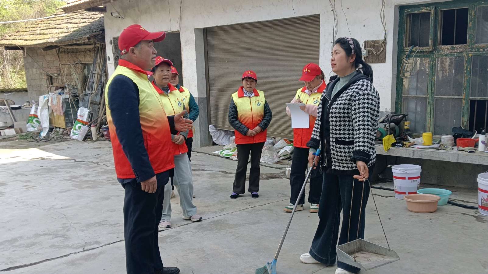 走进农舍访农情 共话产业振兴路