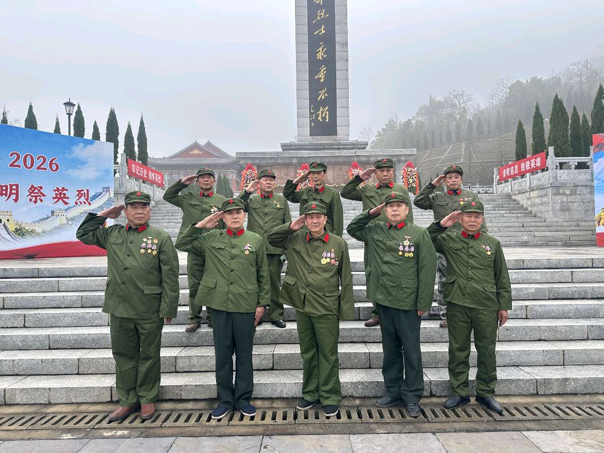 清明祭扫，思念时代的好书记（图5）