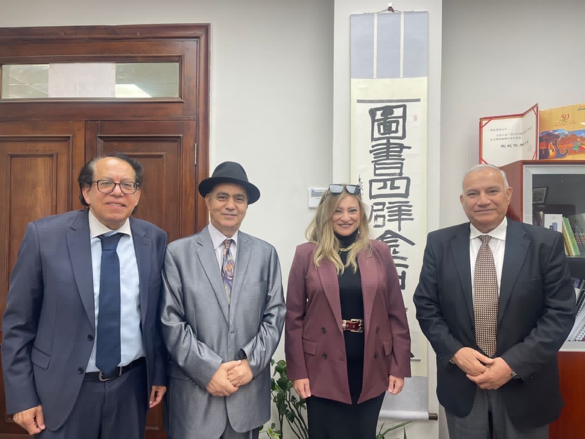 海外头条:埃及不列颠大学举行曹谁阿拉伯语《亚欧大陆地史诗》赠送仪式(图8)