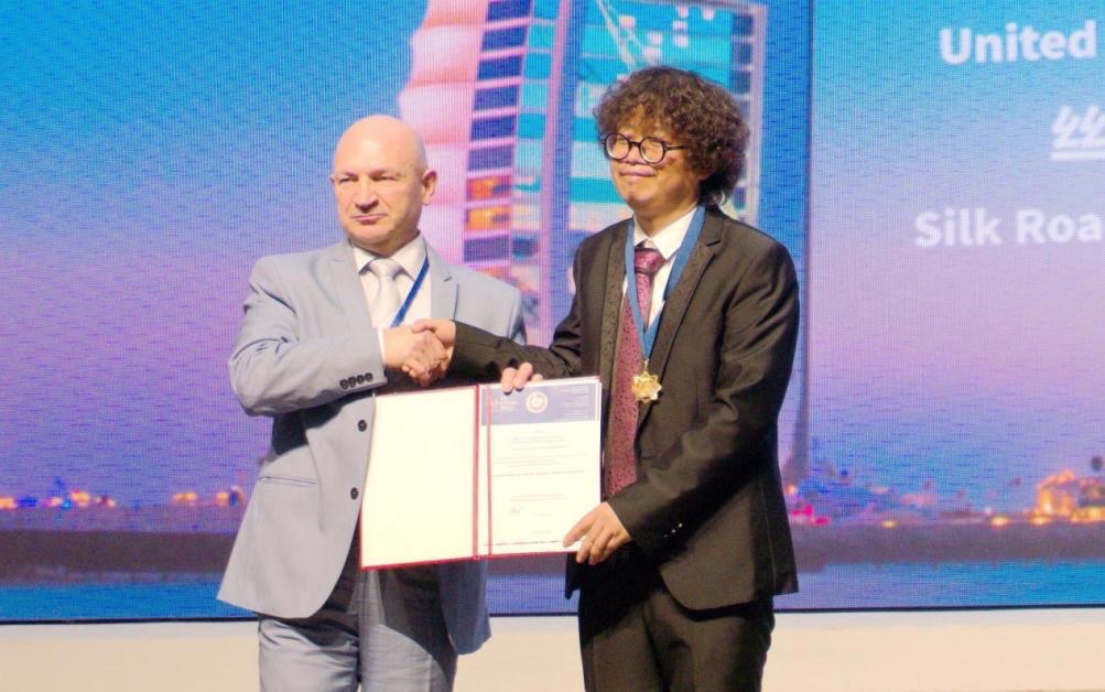 海外头条:埃及不列颠大学举行曹谁阿拉伯语《亚欧大陆地史诗》赠送仪式(图22)