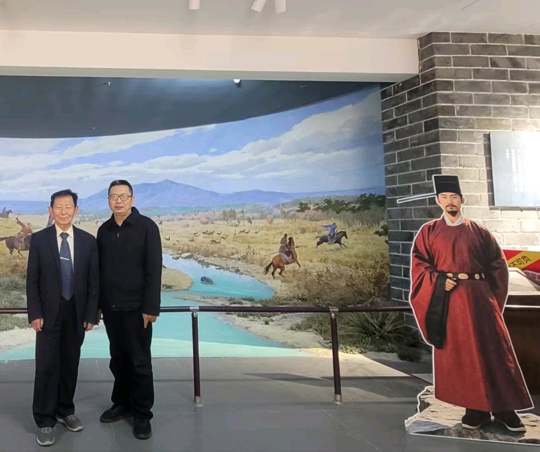 《齐鲁风文学》隆重推岀《千里赴密州，只为忆东坡一一牛振民教授到访诸城超然台》（图7）