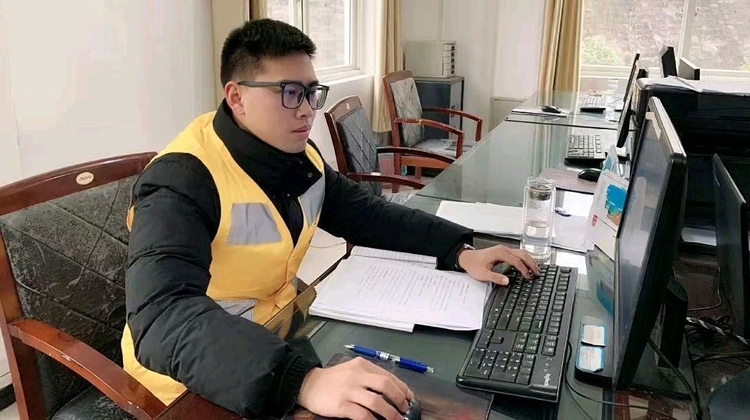 「第三轮“远学近学”」主题教育心得体会之一‖以榜样为灯 以实干为径 筑牢岗位成长根基（图2）