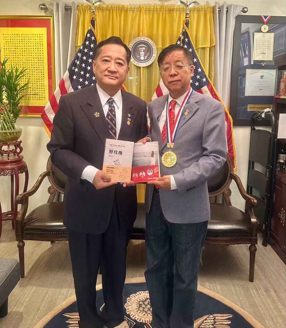 海外头条讯：美籍著名作家赵汝铎获“世界文學成就勳章”奖（图11）