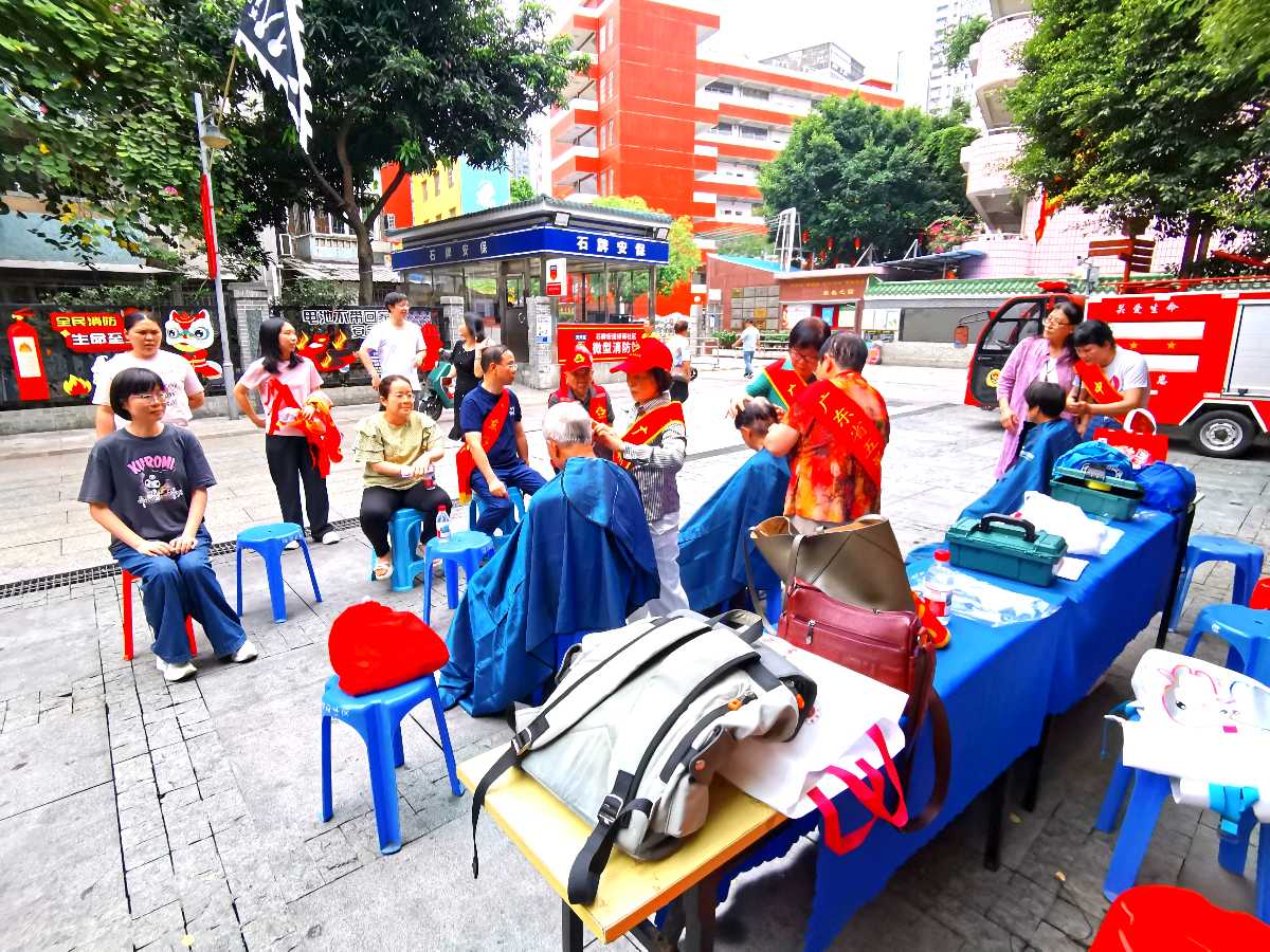 “社区+企业+好人”：基层公益的“三重奏”如何奏响？——评广州天河好人义剪队成立背后的协同逻辑 评论员：池朝兴（图14）