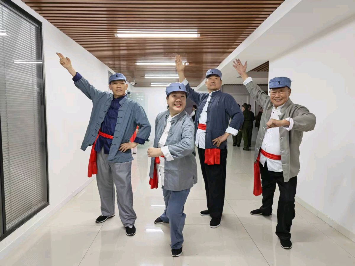 【都市头条向幸福出发编辑部】第15502期 欢歌笑语迎五一 文艺绽彩润社区 作者：玥言 审核：邢同敏（图13）