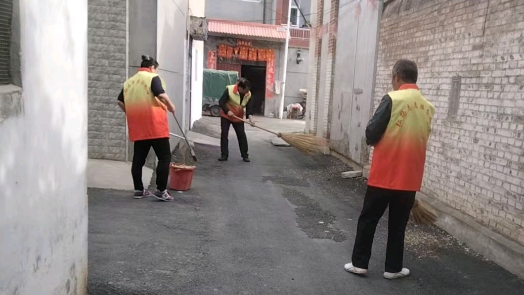 清扫街道解民忧 志愿服务暖民心（图3）