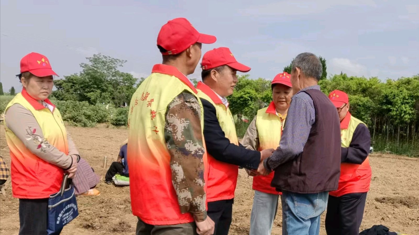 田间地头访农情 元胡种植促增收（图4）