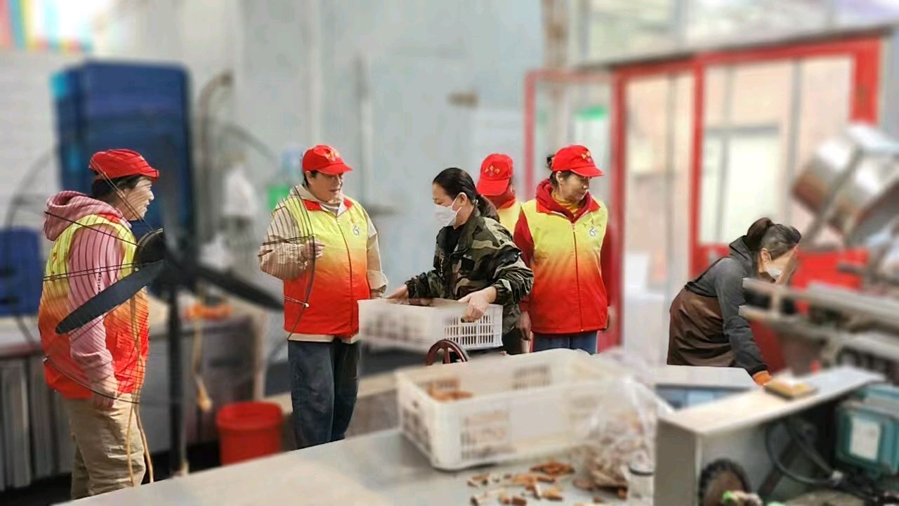 宣讲入作坊 志愿助力产业兴