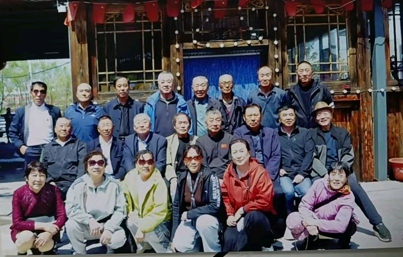 五十年战友相聚 作者/逯家驹