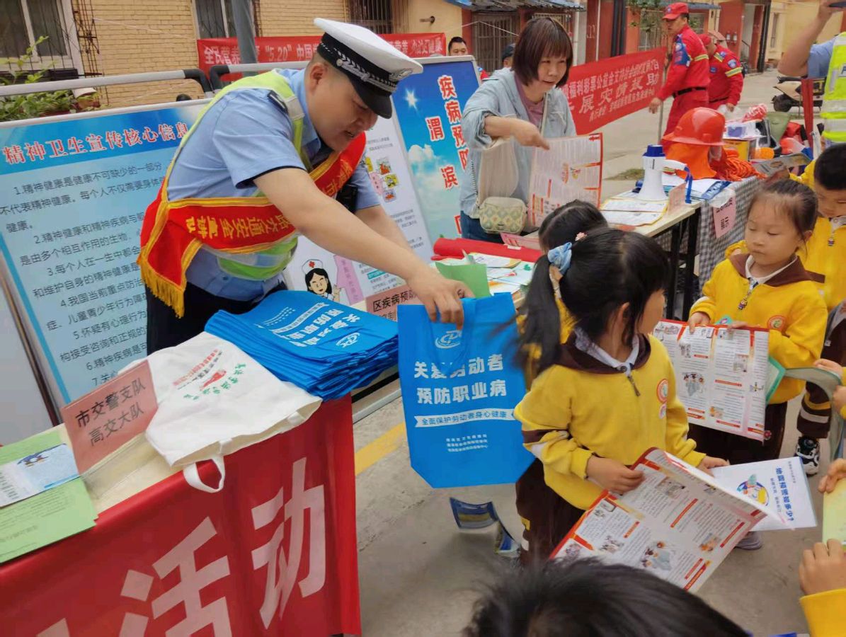 【社区新闻】《赋能网格“救”在身边 筑牢安全减灾防线 ——渭滨区桥南街道丽园路社区开展防灾减灾综合应急演练活动》编辑:巍巍昆仑（图12）