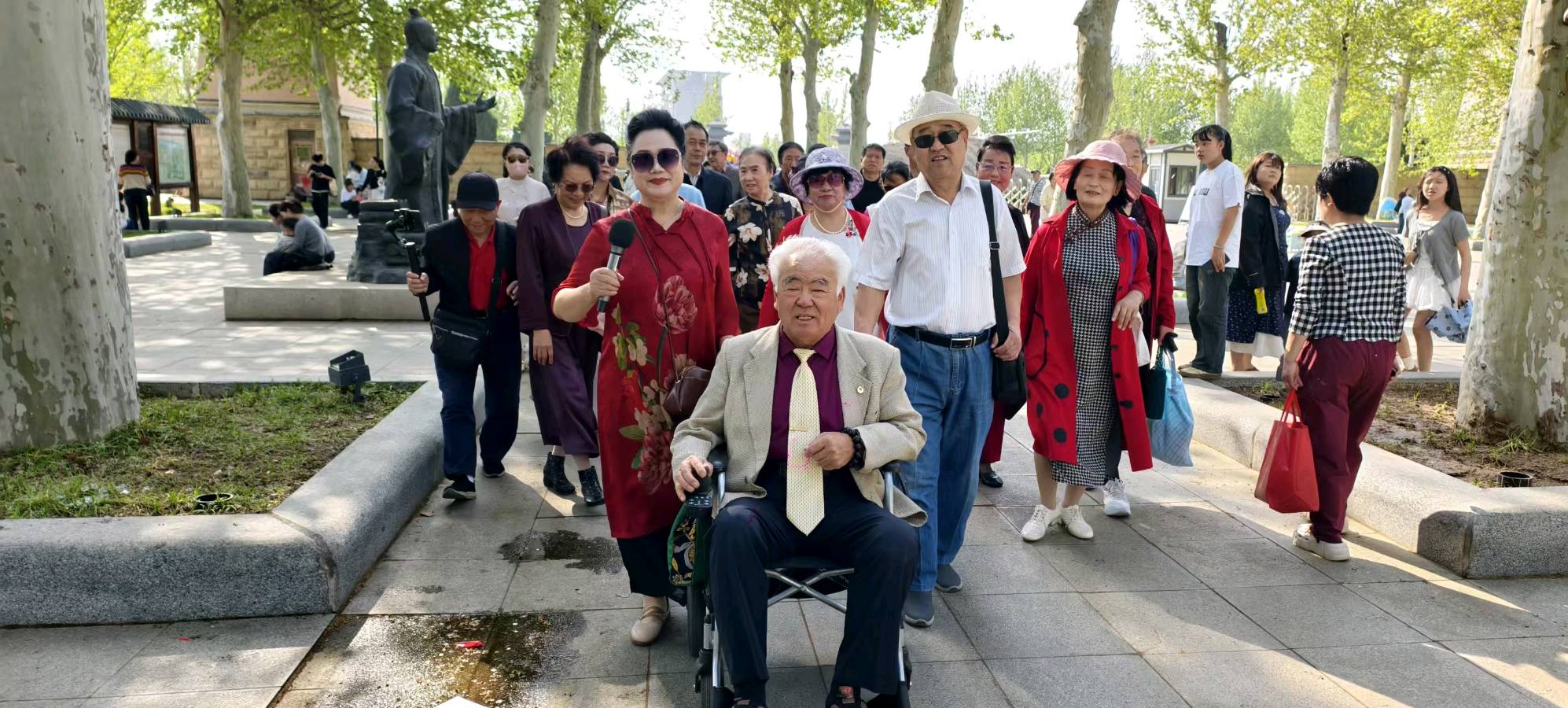 【都市头条向幸福出发编辑部】第15732期 以镜赴美好 以心伴流年 文 如月 主播 彦凤(图5)