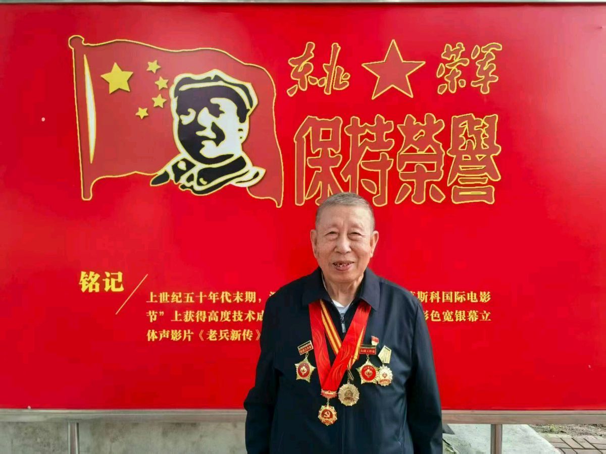 【感动心灵世界华人诗文集】《九三夏至品山花 /张光复》(图3)