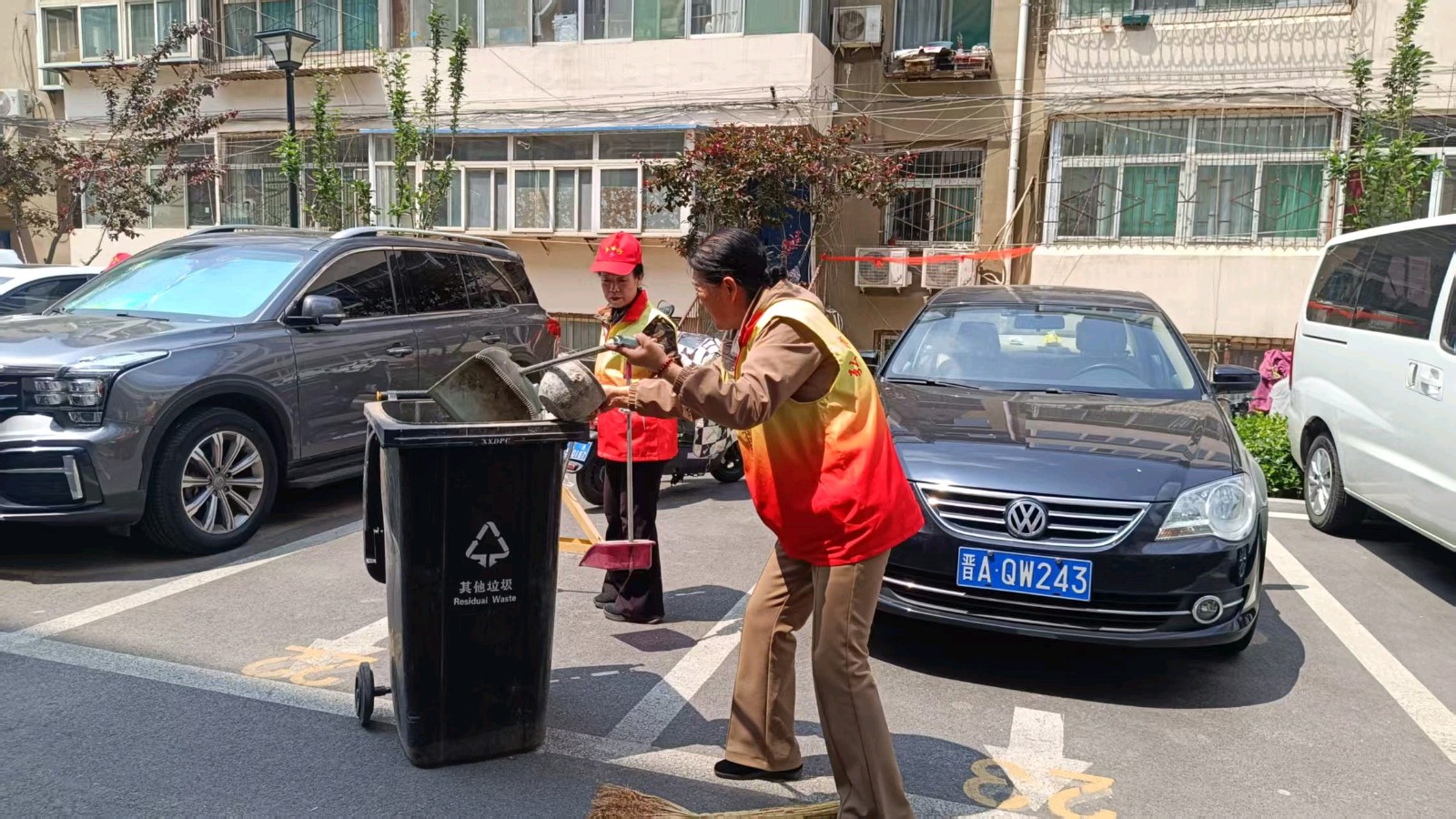 志愿清洁焕新颜 共建文明美家园（图4）