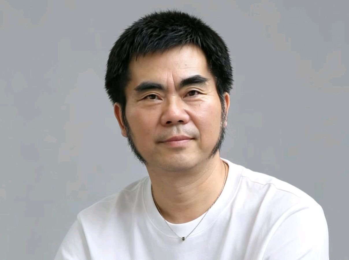 著名表演、朗诵艺术家长明朗诵中国著名书法家，作家、诗人邓代昆作品《成都城南麓湖游记》