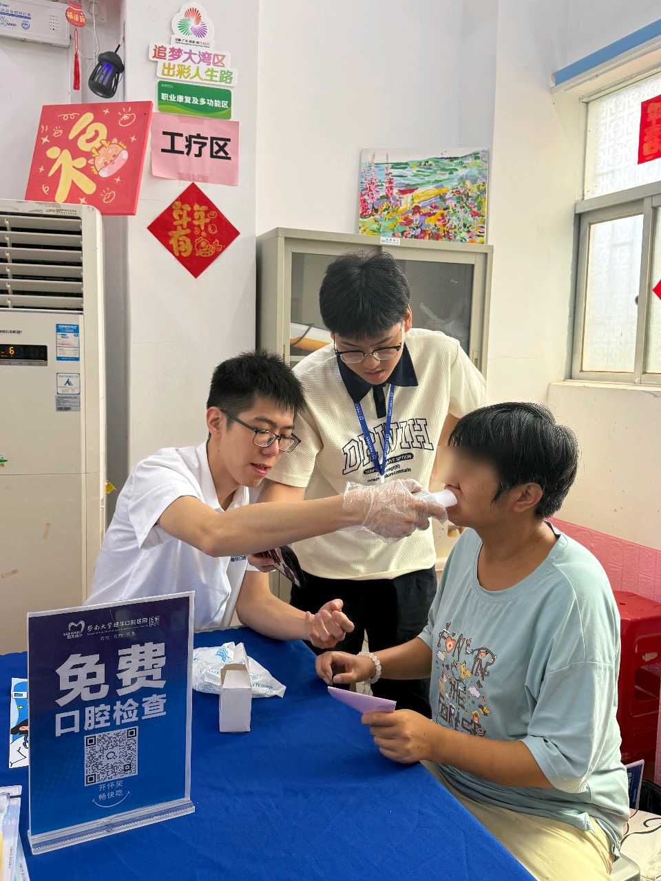 志愿者走进工疗站传递温情（图4）