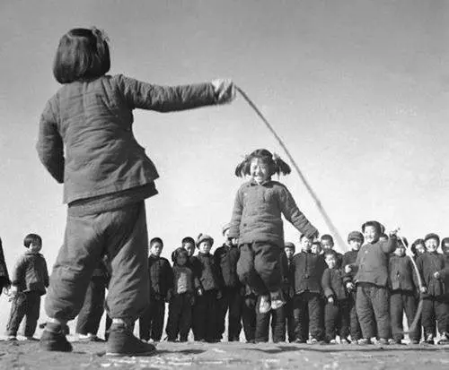 微型散文诗《黄土操场一季少年》