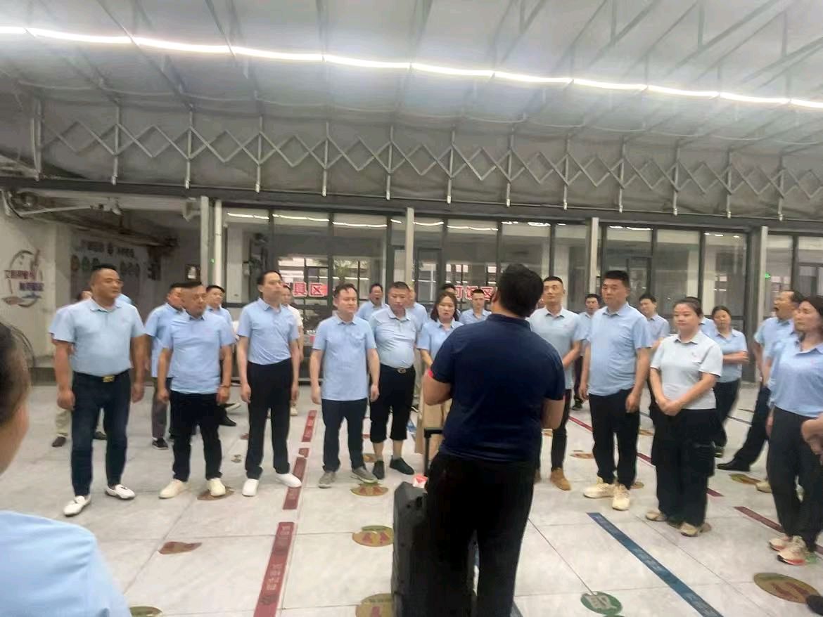 深圳坪山龙兆商会携手华夏技工学校开展团建共建活动（图2）