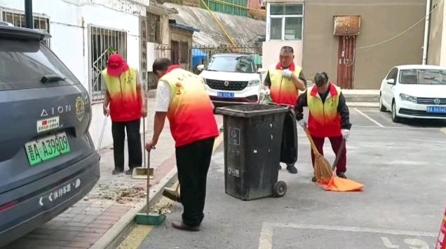 志愿清洁添清爽 小区环境焕新颜（图3）