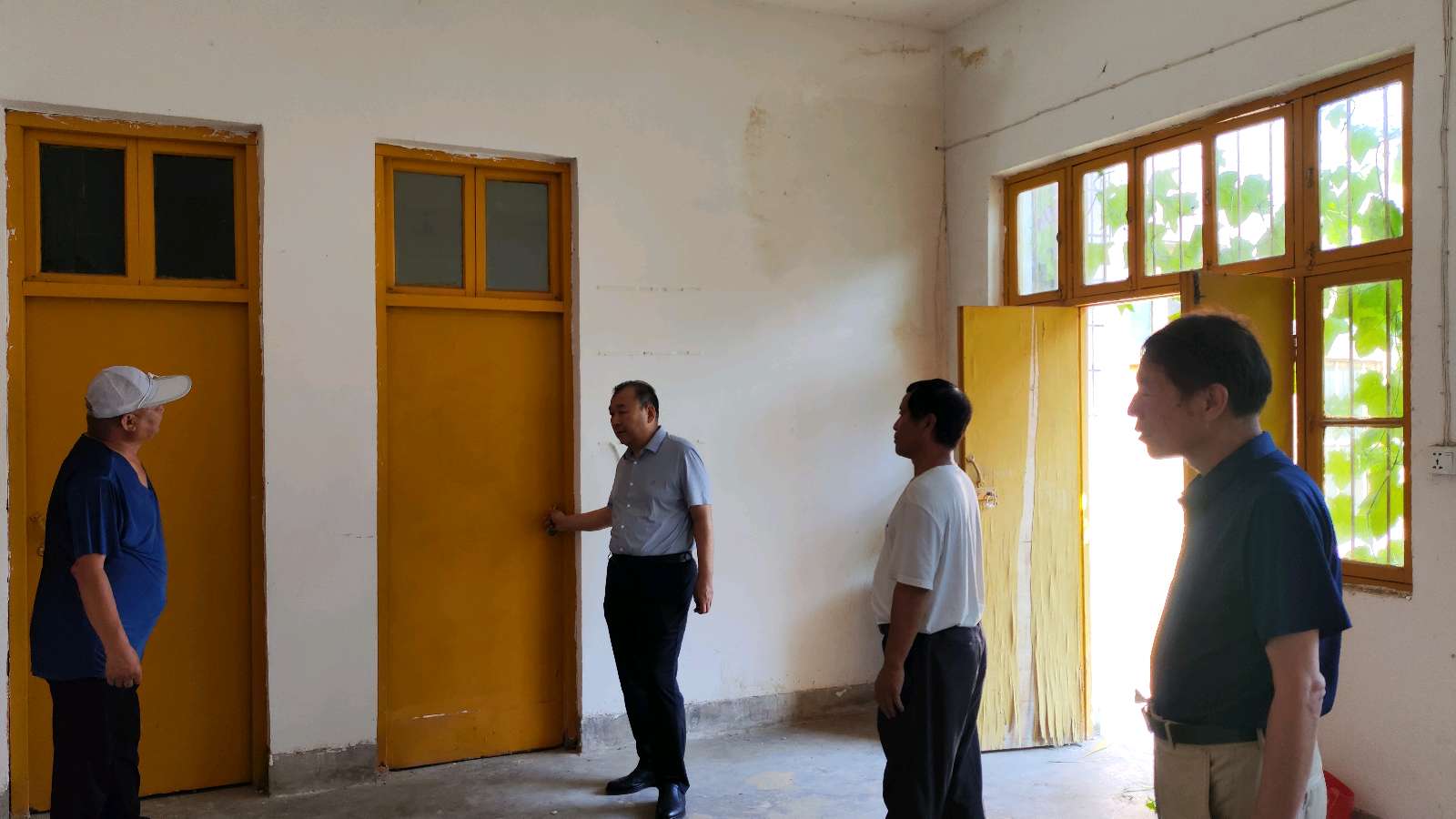 建党节这天,他们为'扫盲功臣'办了两件大事
