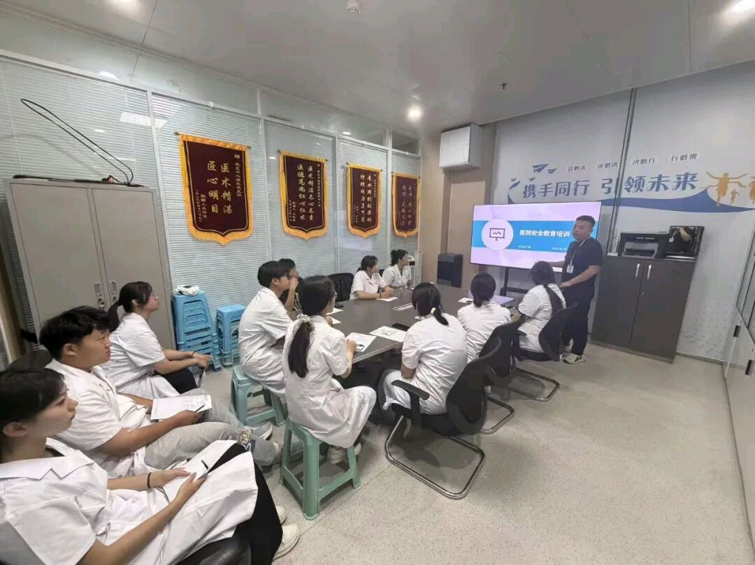 岗前培训启新程 白衣筑梦绽芳华 :市眼科医院开展实习生岗前培训工作(图5)