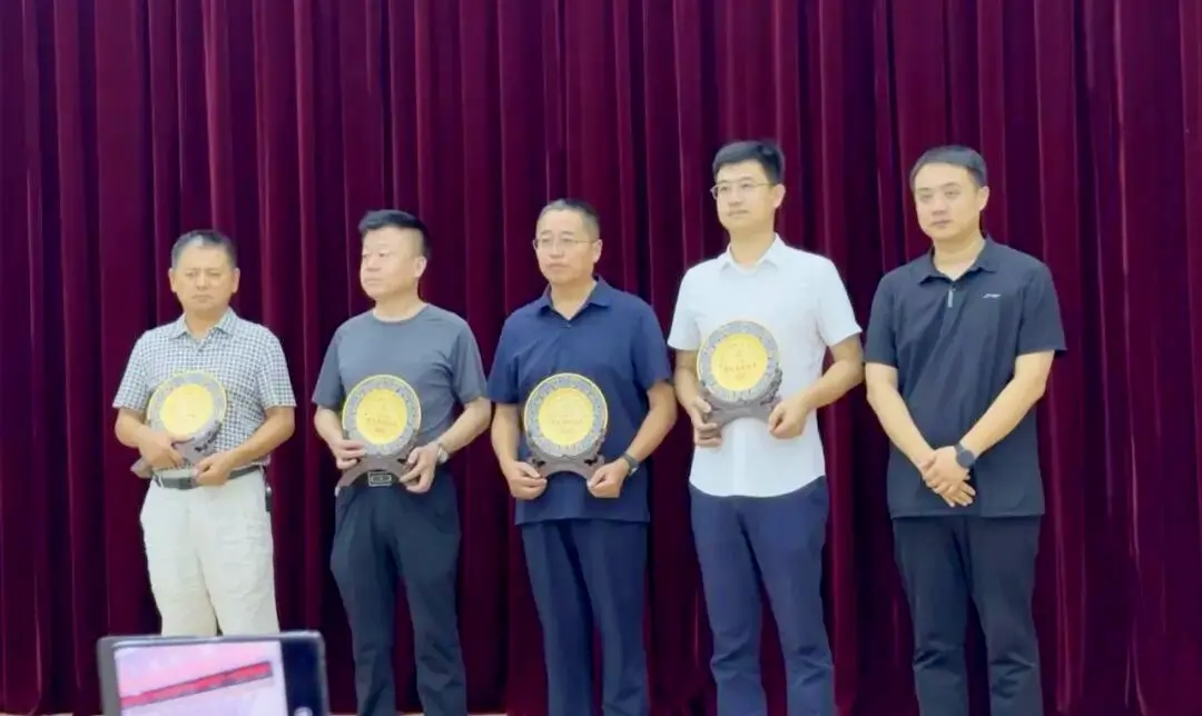 喜报|东阿酒厂掌舵人许春雷当选聊城市糖酒茶副食品协会会长(图5)