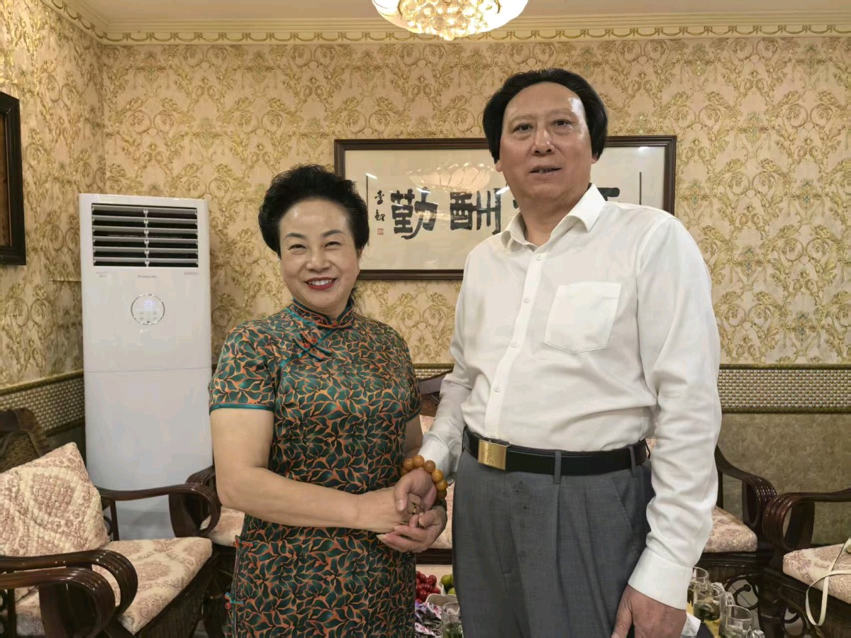 《美味佳肴烟火》——献给新都四海饭店作者：范先会（图2）