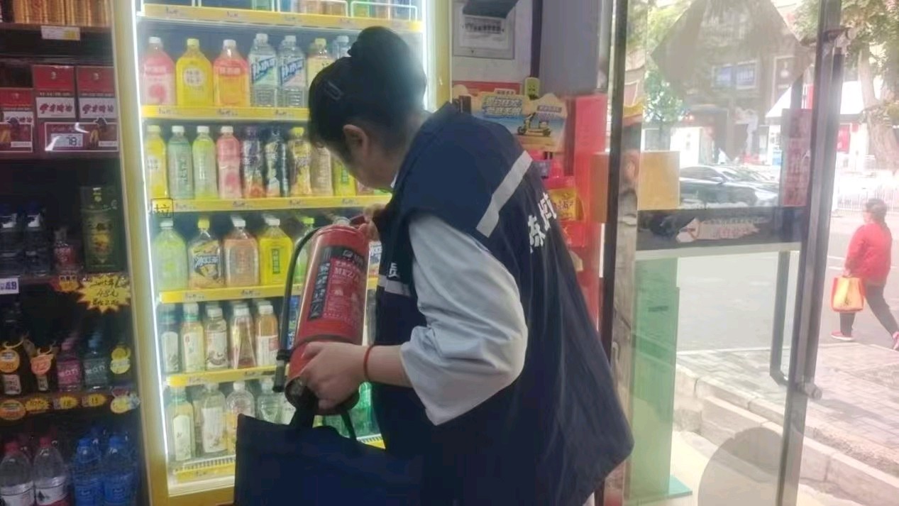 排查消防隐患，优化营商环境 一一社区消防安全专项检查活动留韵金夜（兰州）（图3）