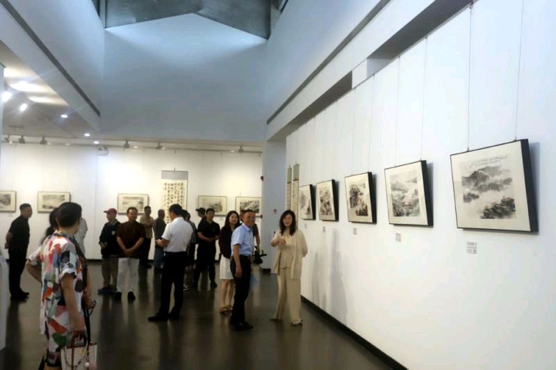“山水人文 诗书画乐展”暨胡亚伟古谱诗词中国画全国巡展(苏州站)开幕(图9)