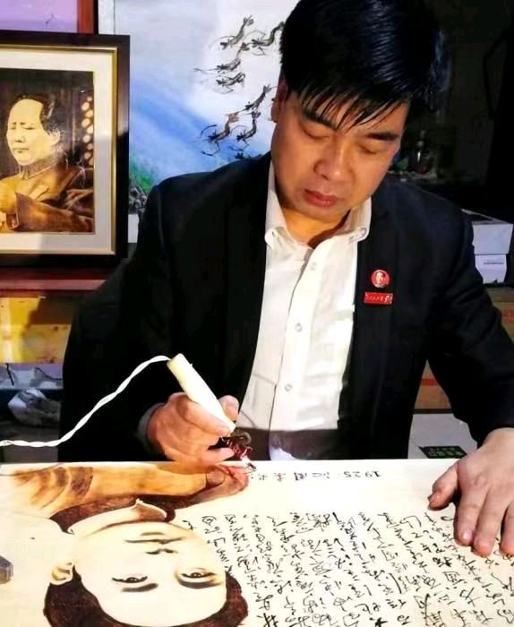 【燕赵文学】以指为笔，胸怀岁月，墨染山河——记彭广平辛勤耕耘五十年的手指绘画艺术（河北/梁龙宝）
