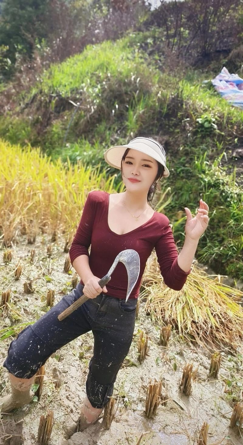 海外头条:王家明朗诵🌾《金畴铺穗千家乐 一卷清词颂稔秋》作者||赤脚诗童/山之子(图7)