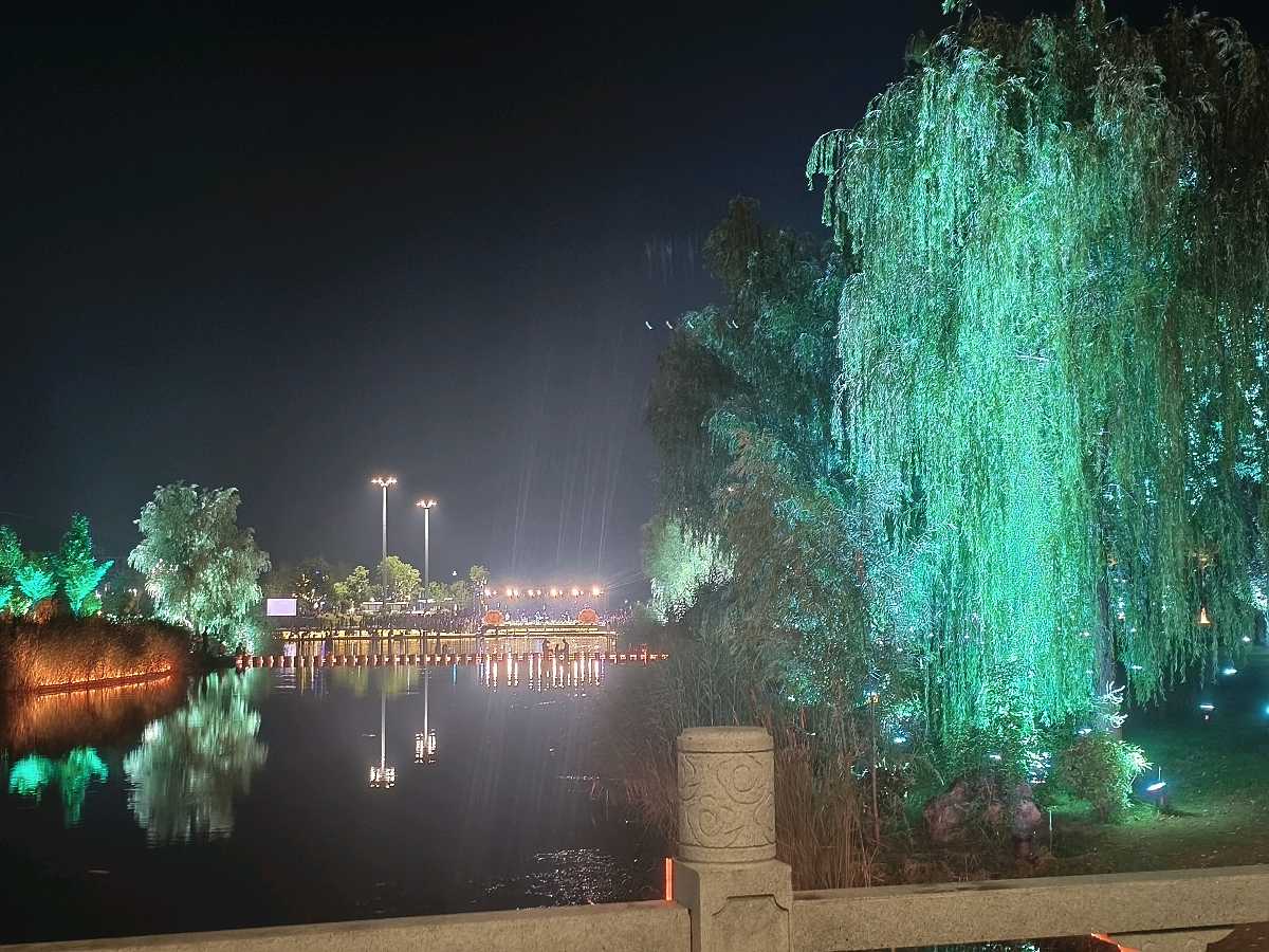 夏夜伊滨中央公园 原作/梁立锋（图2）