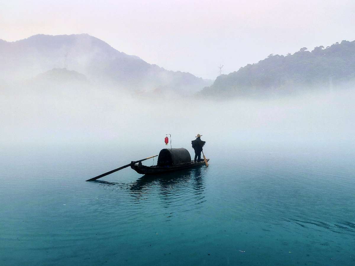 陈正的《夏日铜山湖游记》(图4)