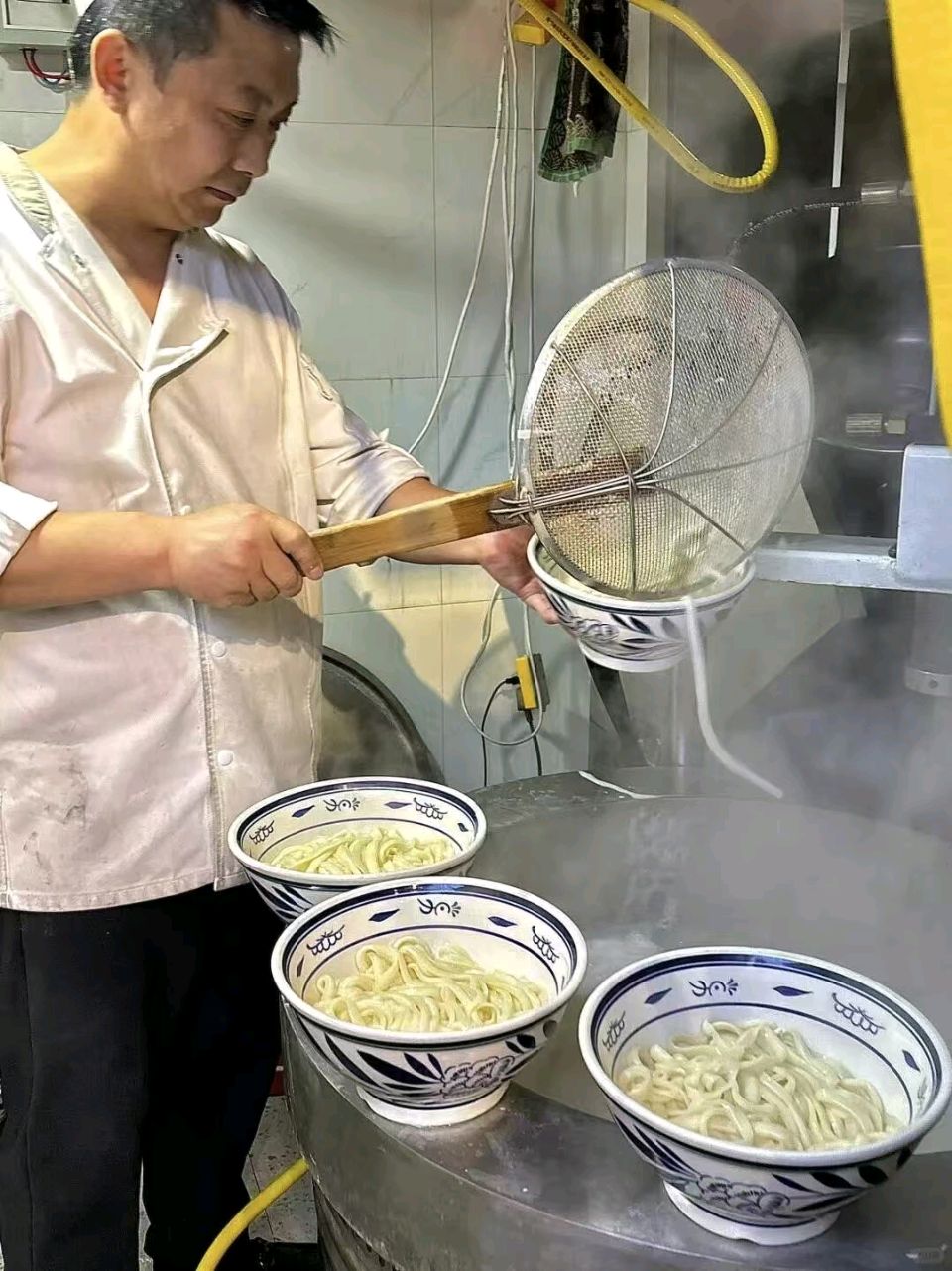 【都市头条向幸福出发编辑部】第16469期 老家那碗全卤面 华侬农(上官)(图2)