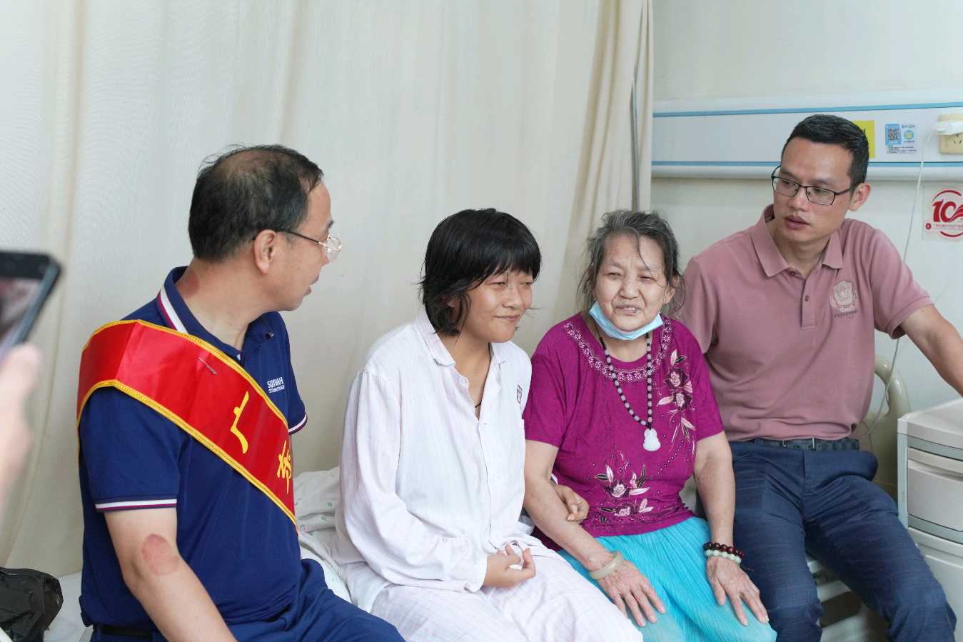 汇聚好人力量 托举困境希望(图12)