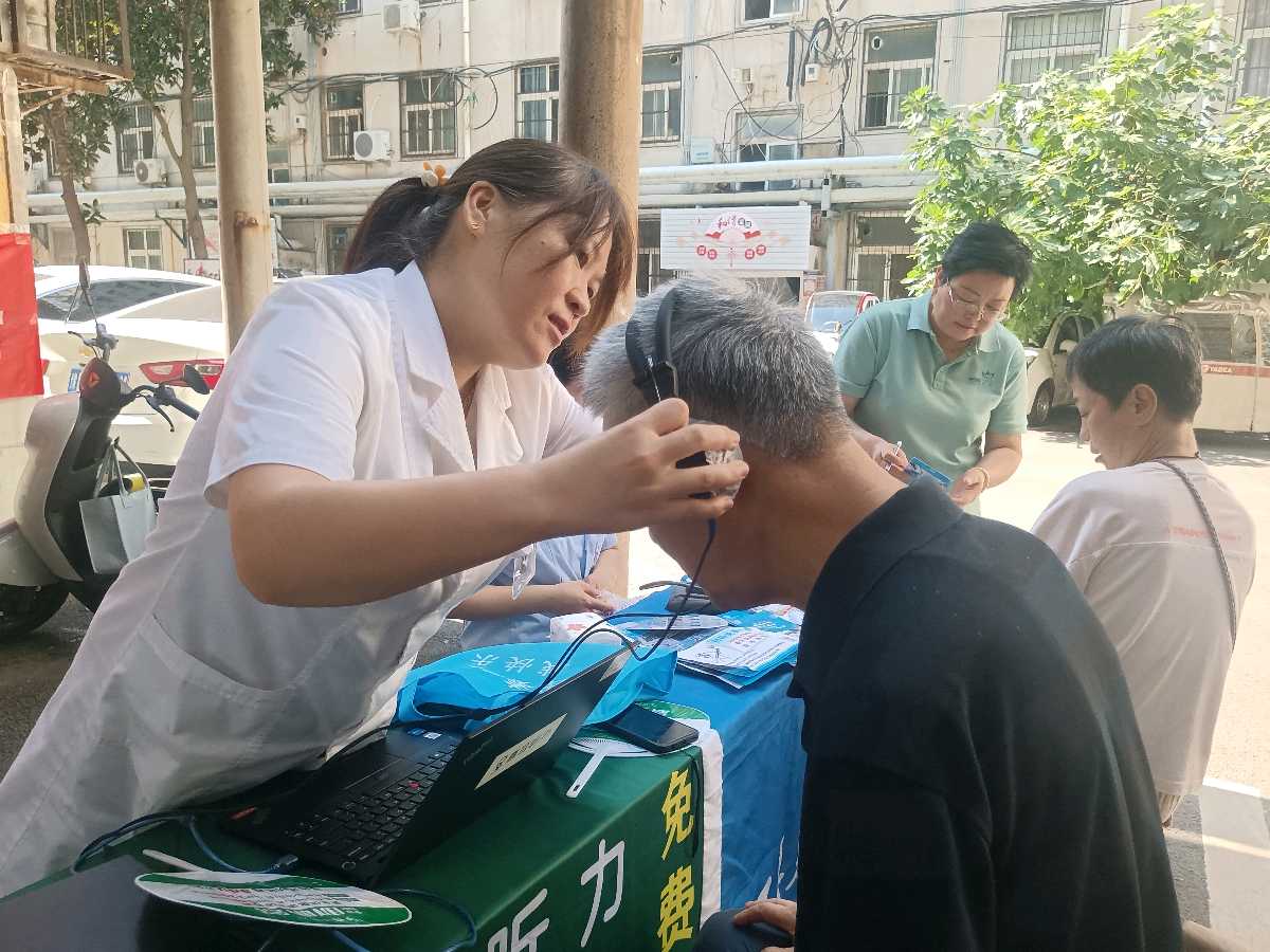 盛夏送清凉 志愿暖民心——平煤股份四矿孙刚爱心联盟开展夏季便民志愿服务活动（图5）