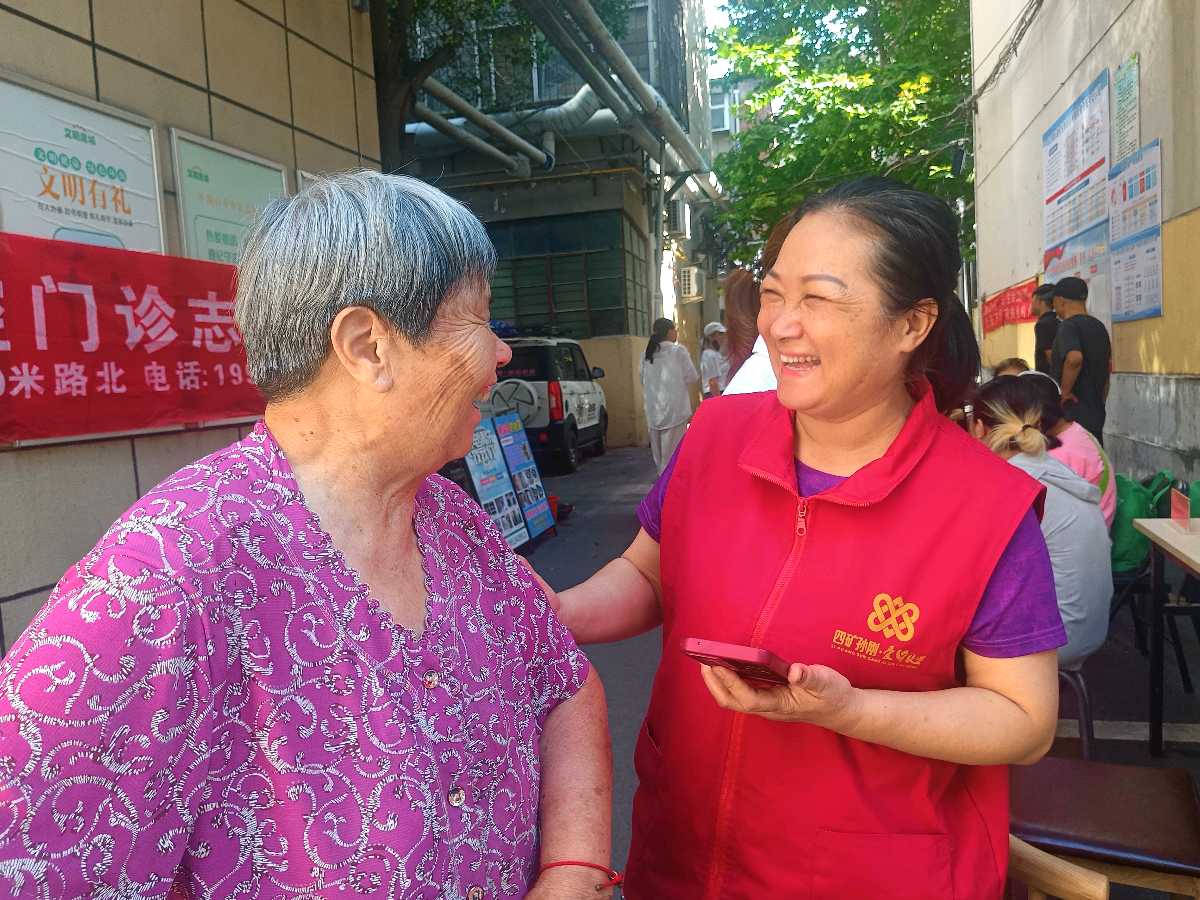 盛夏送清凉 志愿暖民心——平煤股份四矿孙刚爱心联盟开展夏季便民志愿服务活动(图8)