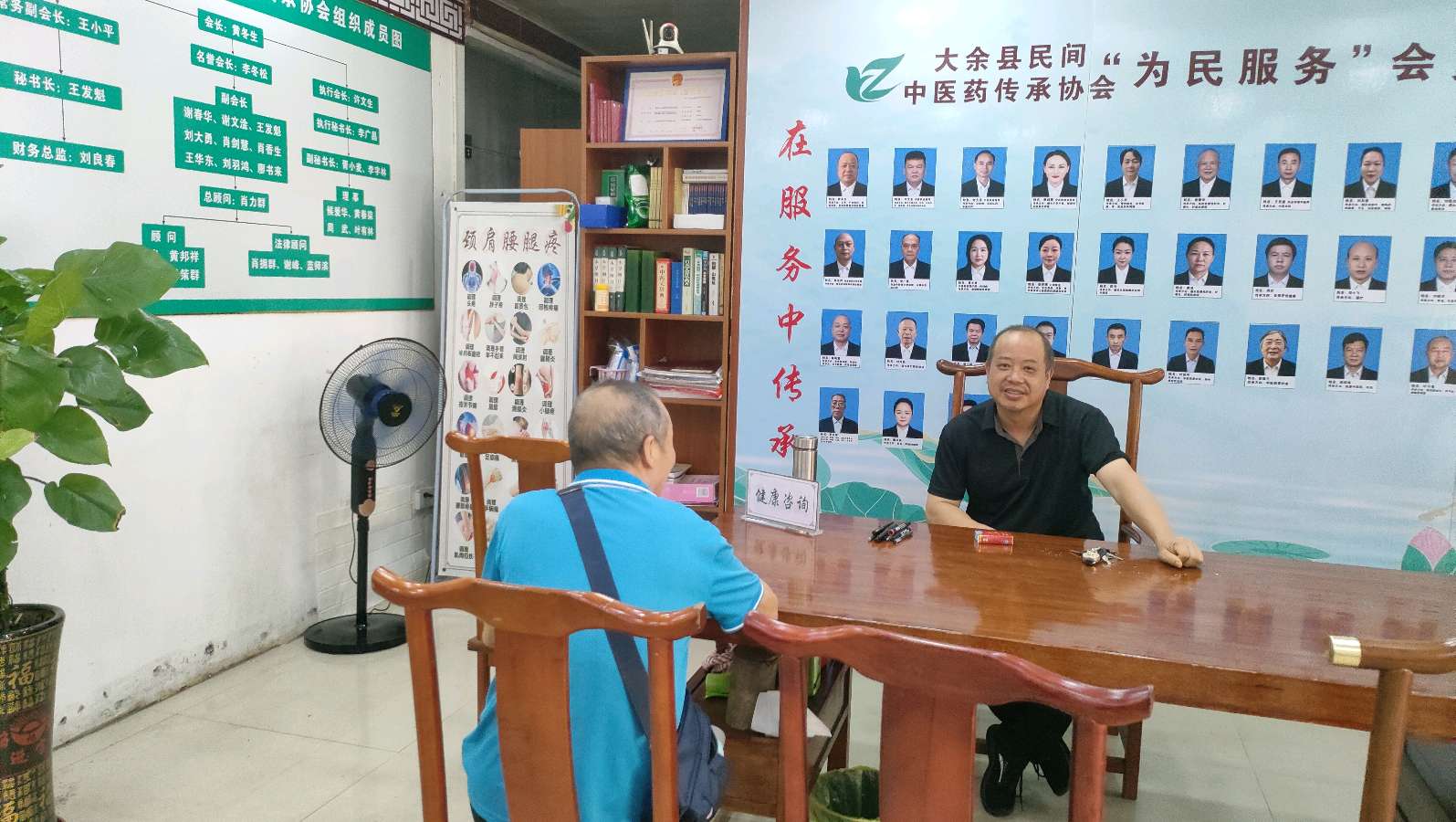 李蕙聿中医养生馆与赣州大余民间中医药传承协会携手结盟共创大健康产业(图8)