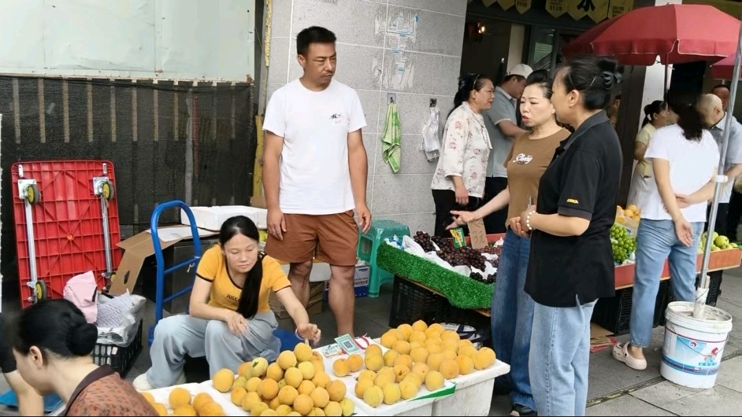 走访桃园察实情 助农拓宽销售路（图3）