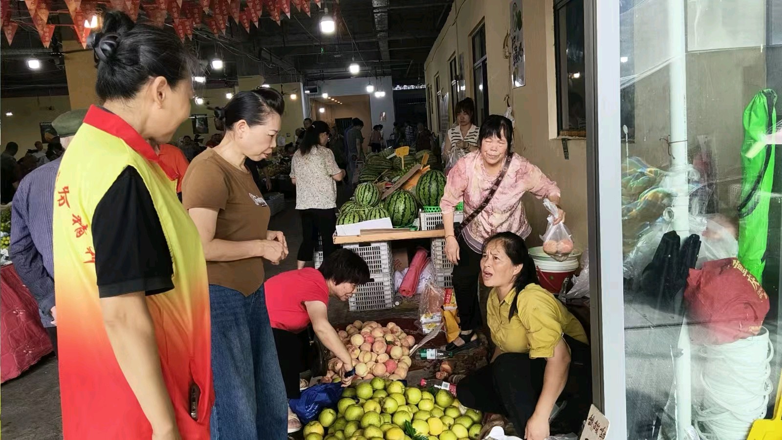 走访桃园察实情 助农拓宽销售路（图4）