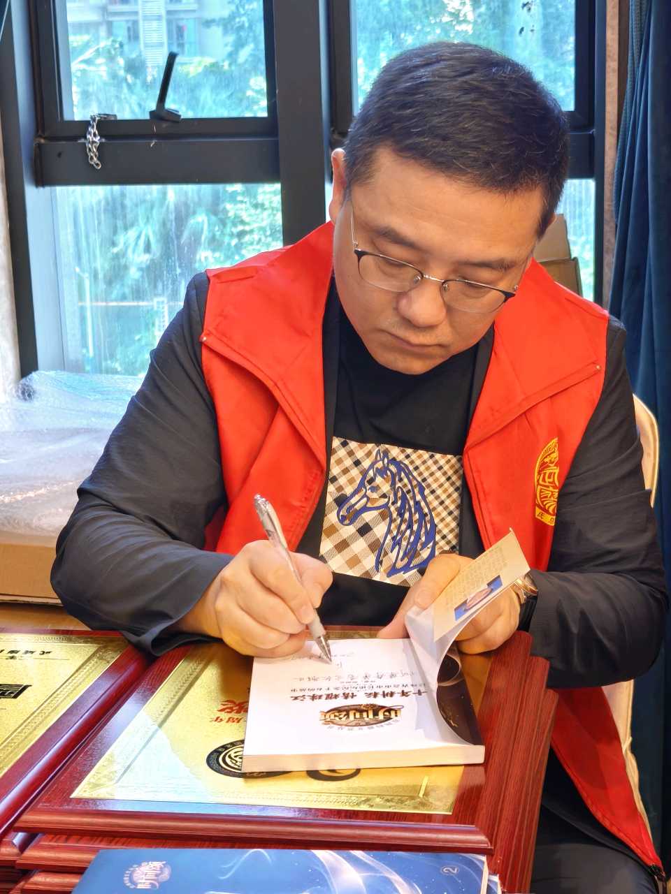 《十年耕耘情耀珠江 》面世(图17)