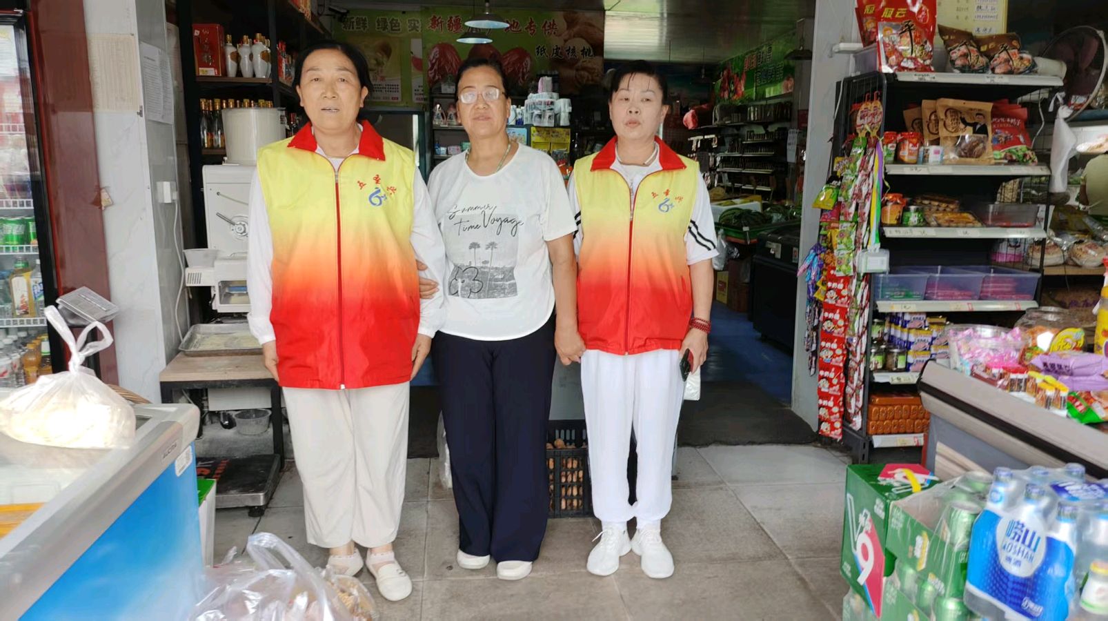 踏访市场察民情 志愿服务助经营