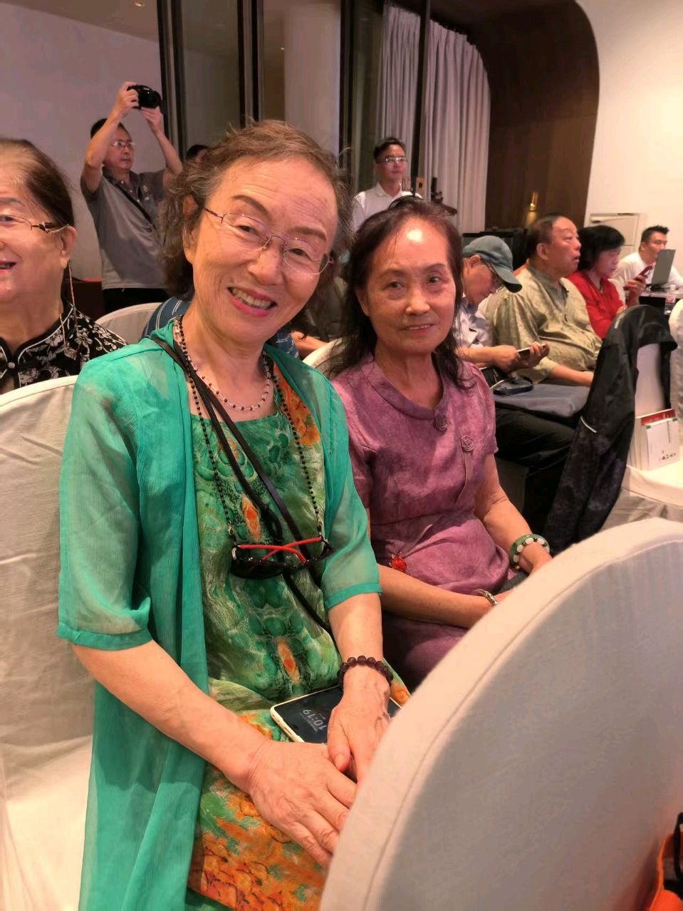 “牛夫人牛肝菌”杯第六届中国龙文学奖精选集《菌香四溢》今天上午在上海书展举办首发式——文学与科技共谱产业新辉煌,文:袁德礼、摄:陶建幸谢广庆、诗/陈敬标、陶建幸(图48)