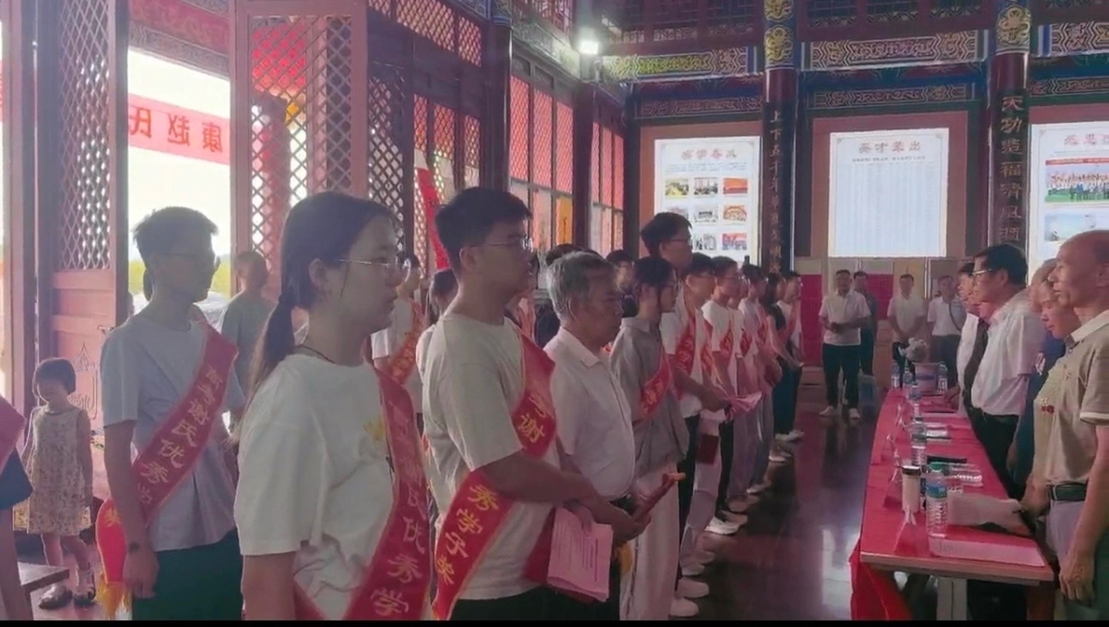 南康谢氏第十四届优秀高考学子表彰大会隆重举行一一薪火相传十四载:崇文育才谱新篇(图16)